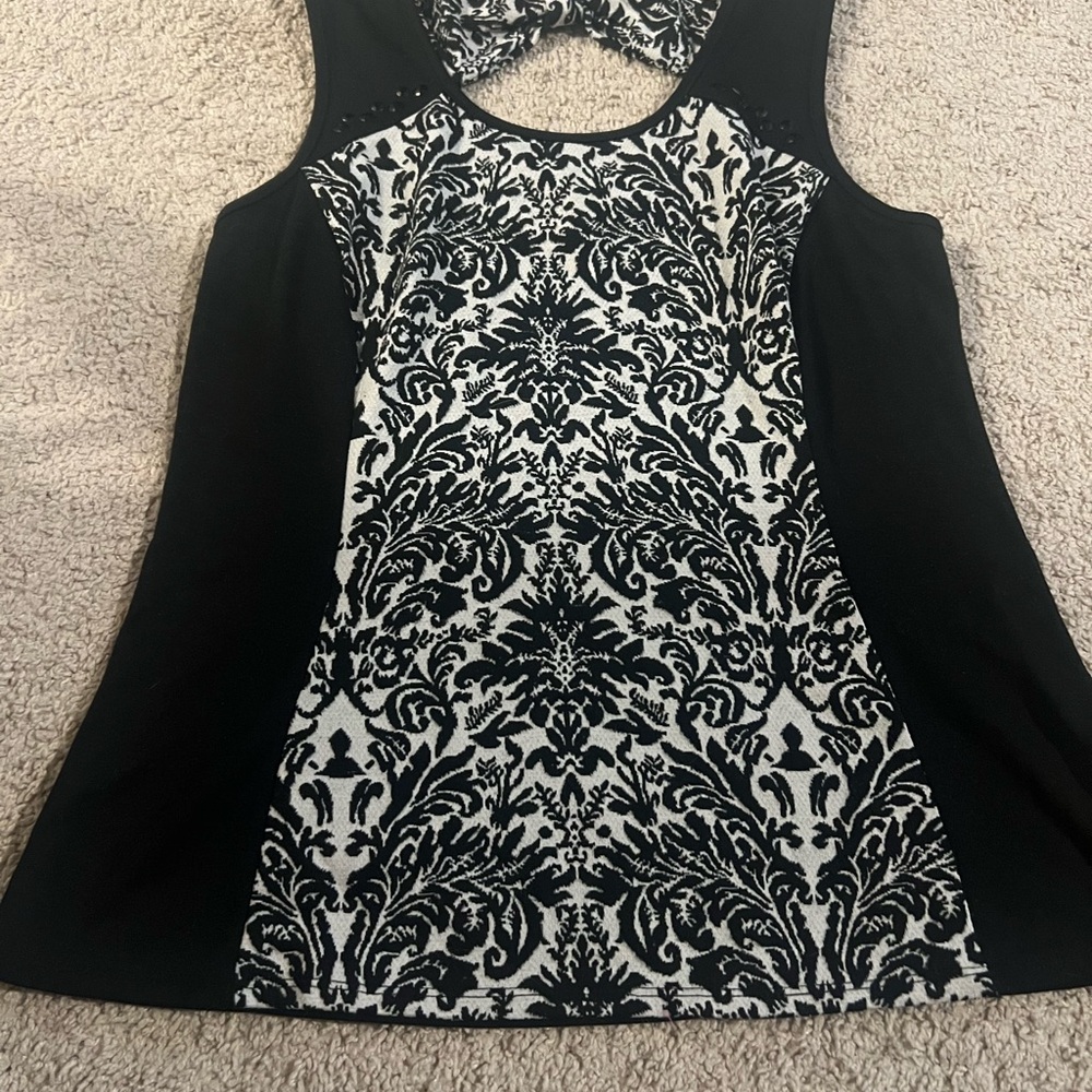 Maurices Black & White Damask Sleeveless Top Bow Back Size L Art Teacher Boho